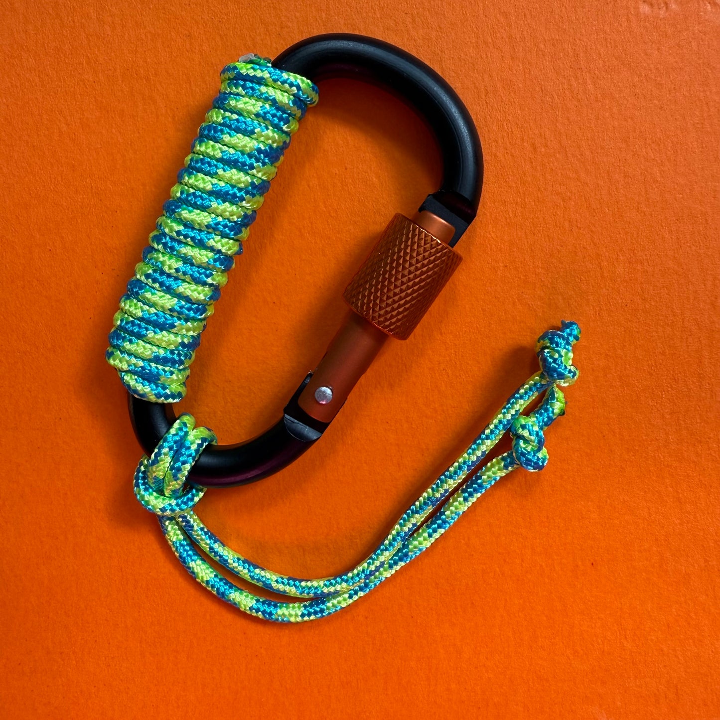 Paracord wrapped carabiner ocean