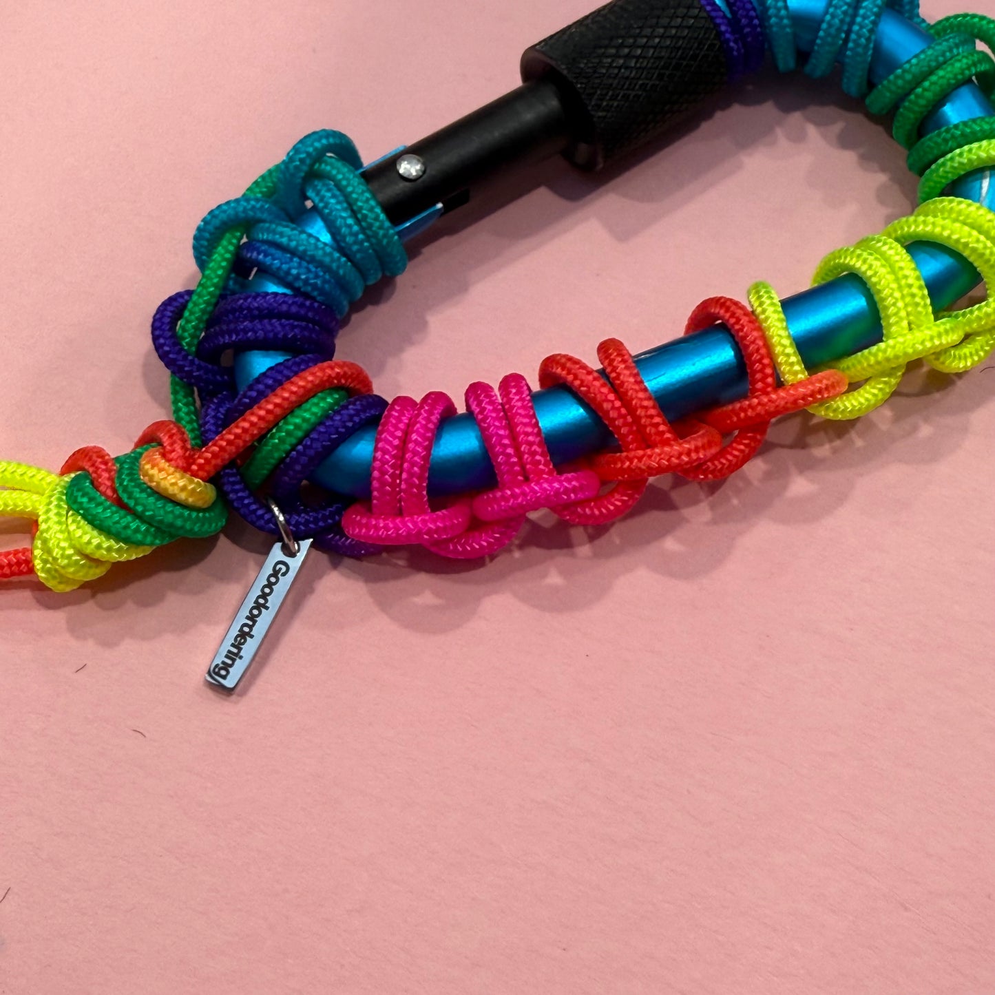 Paracord wrapped carabiner ombre