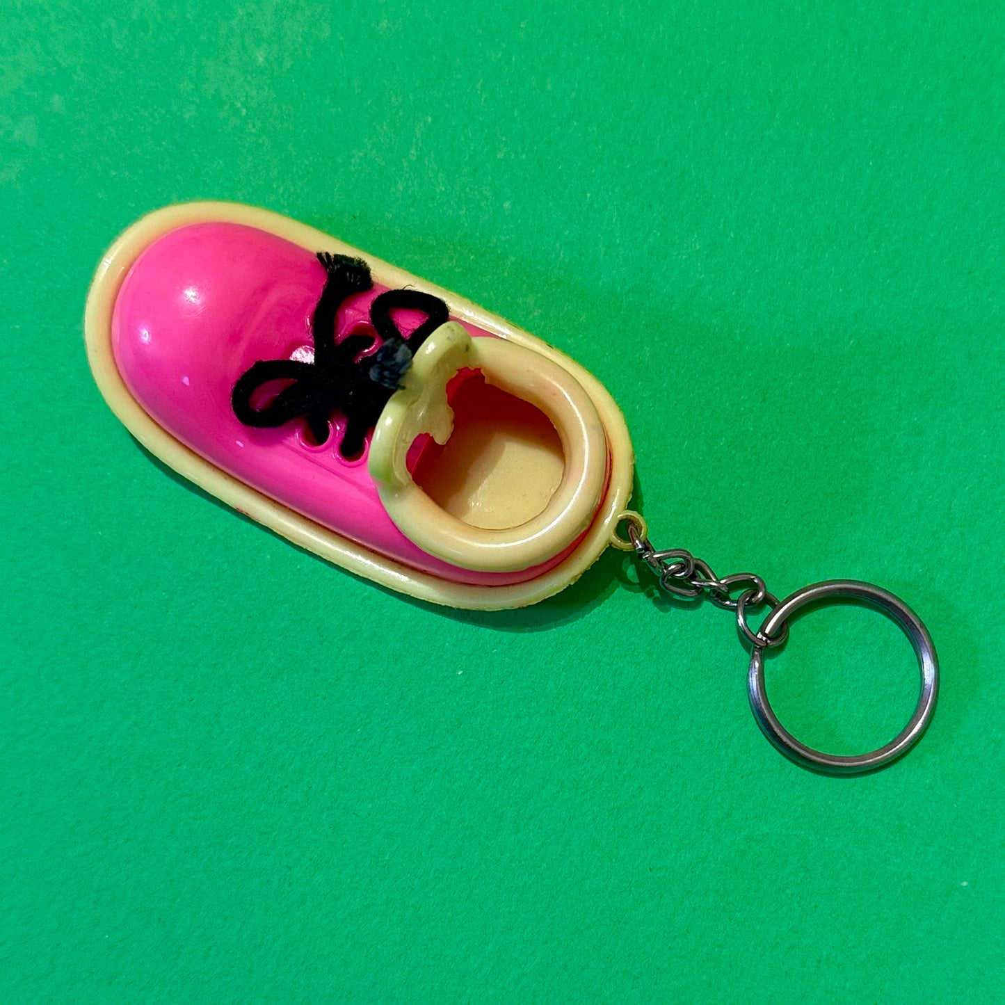 Retro vintage 80s clown shoe keyring