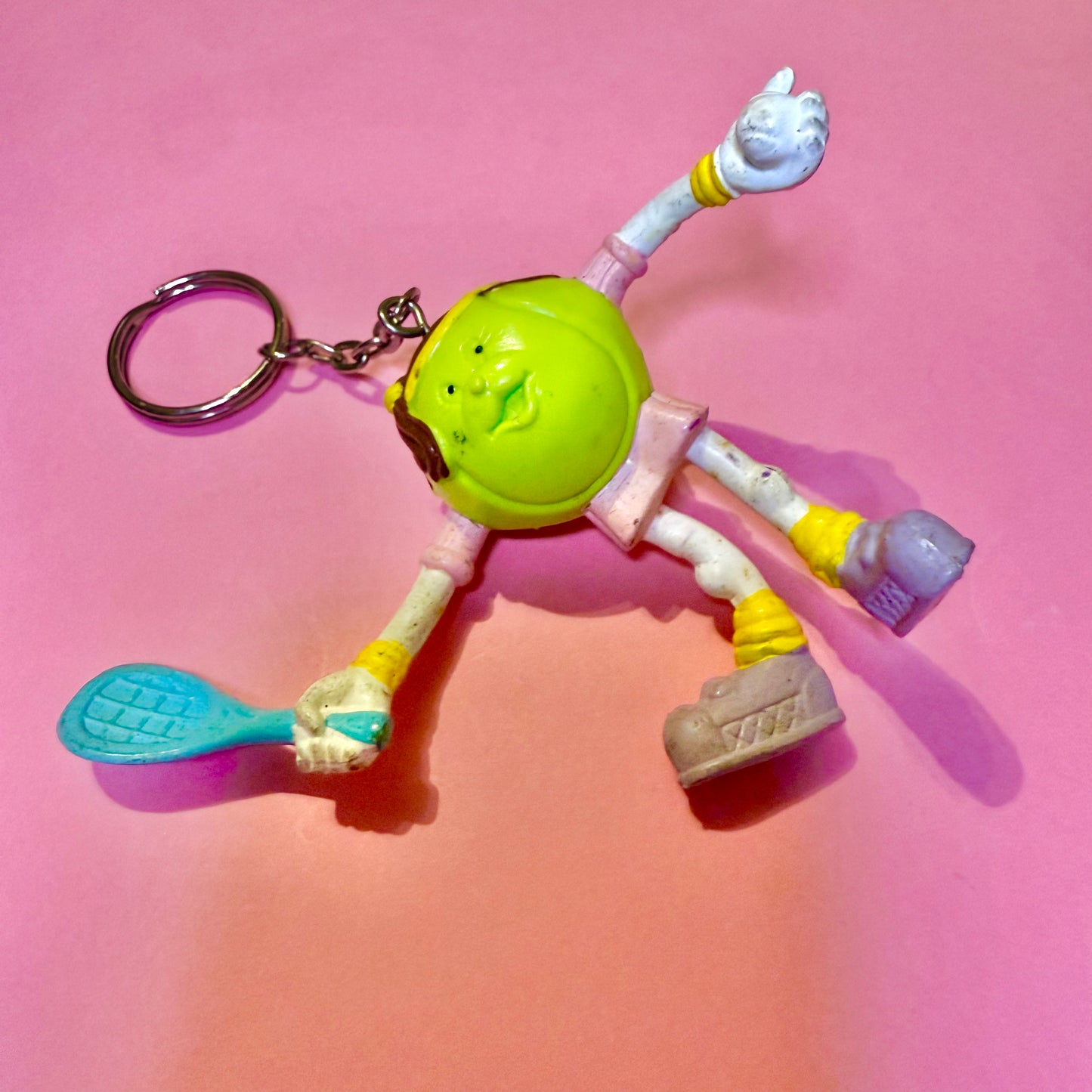 Retro vintage 80s tennis ball character