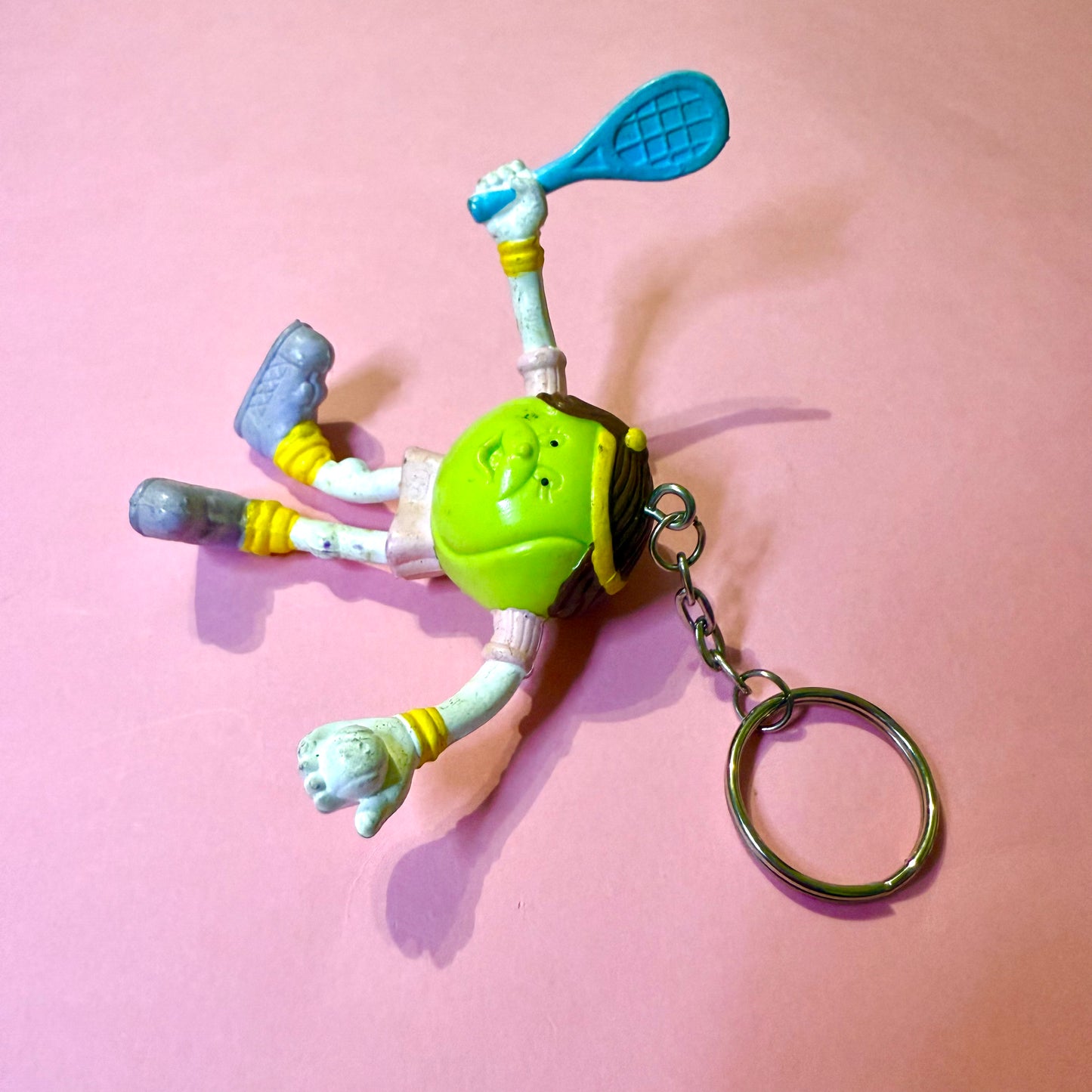 Retro vintage 80s tennis ball character
