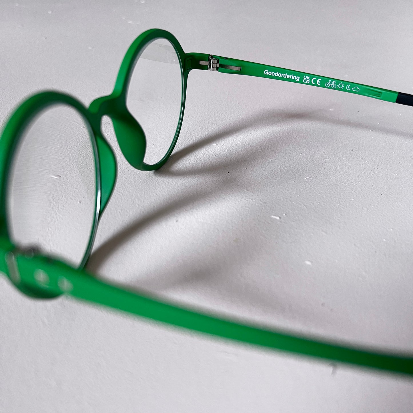 Green magnetic glasses & sunglasses in one