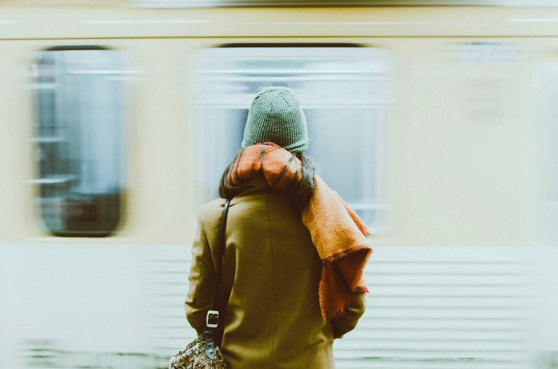 Efficiently Managing Work, Leisure And Digital Fun for Commuters