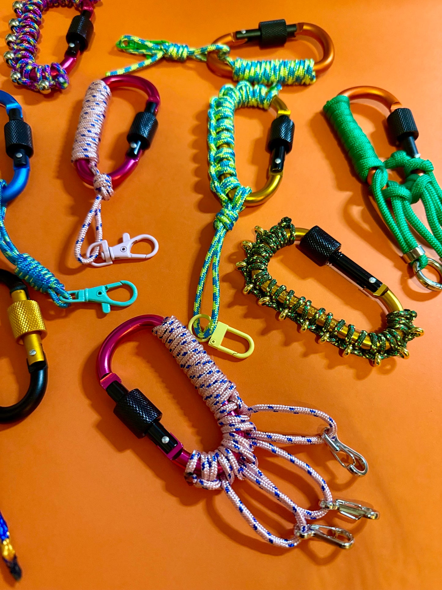 Paracord wrapped carabiner