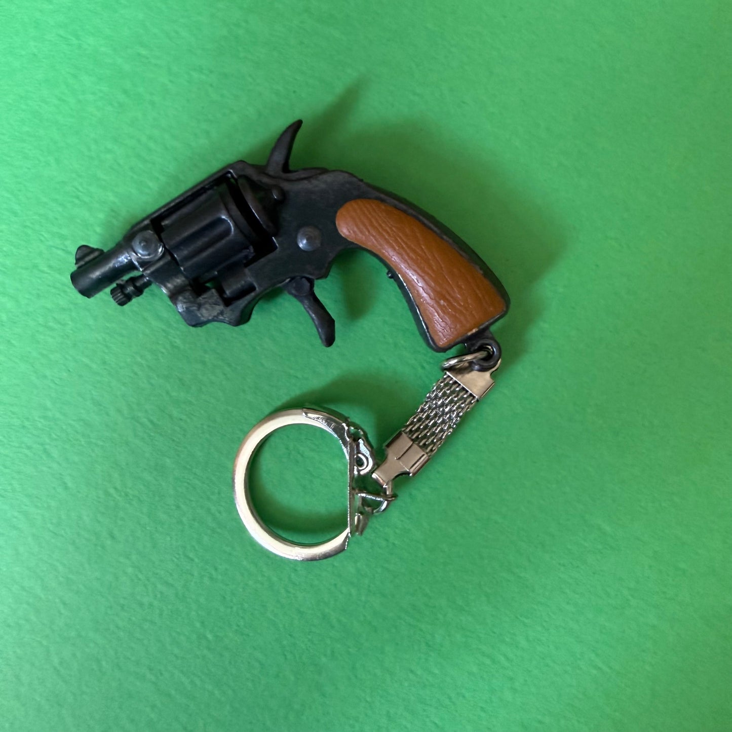 Set of vintage pistols keyrings