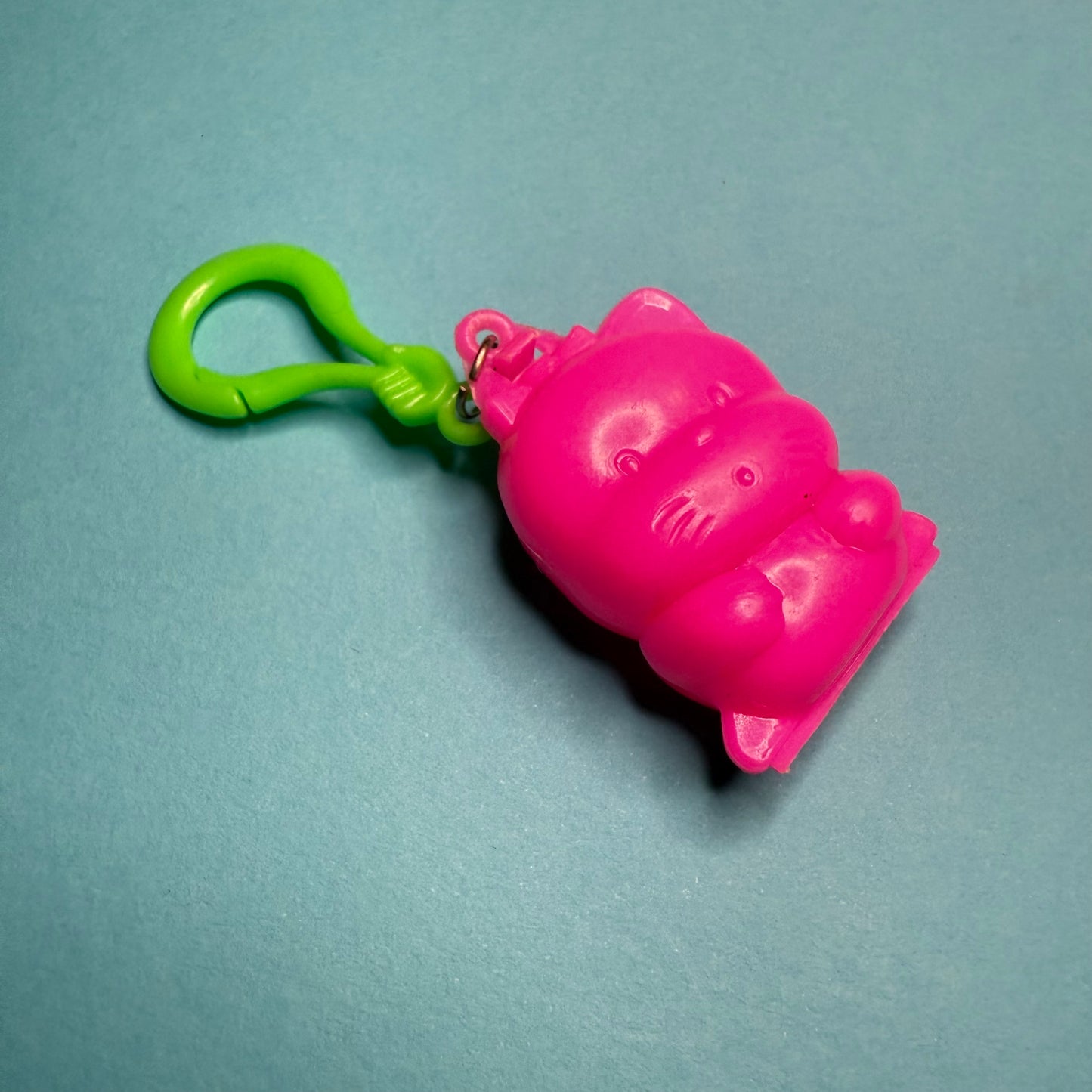 Neon retro 80s keyring lucky cat