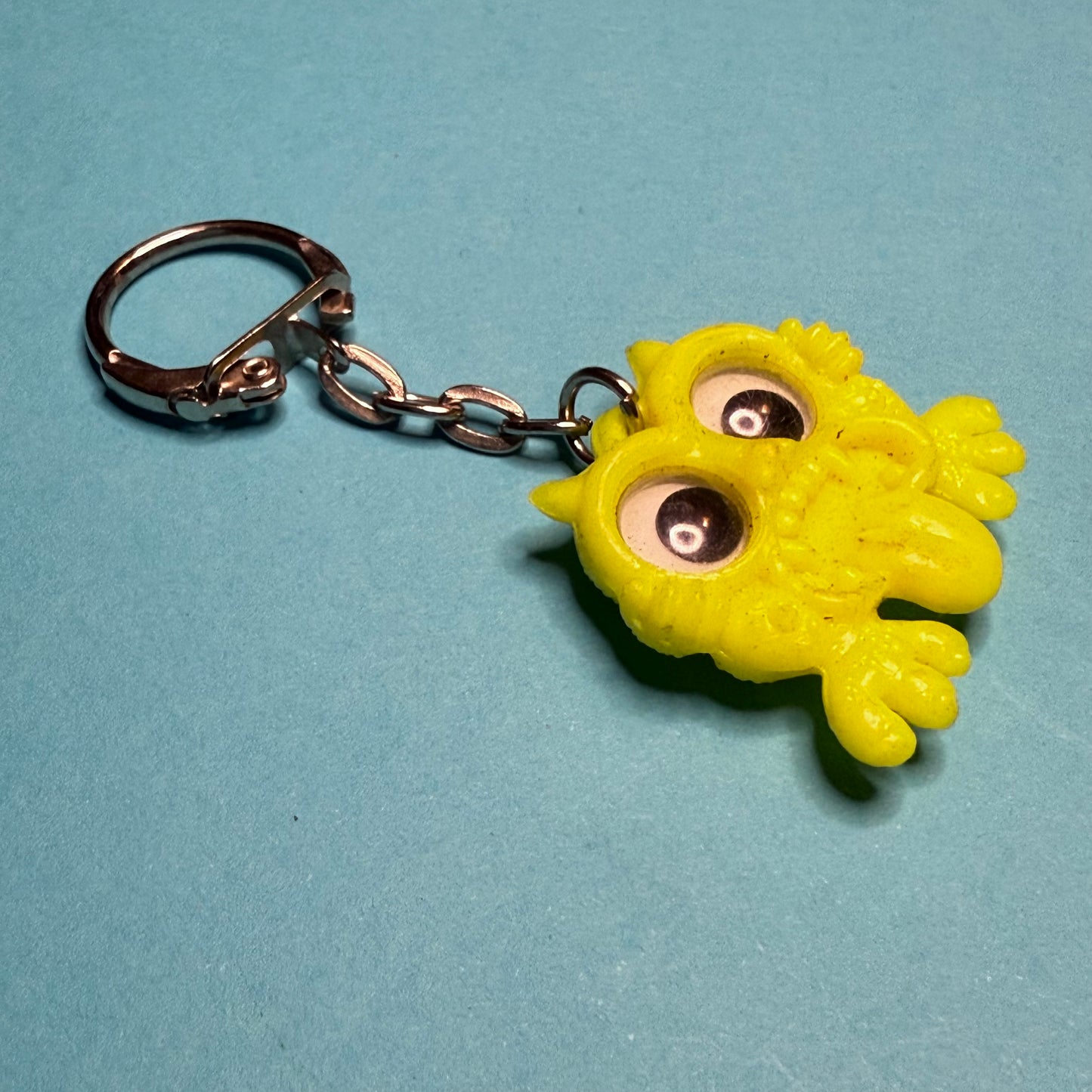 Neon vintage 80s googly monster keyring