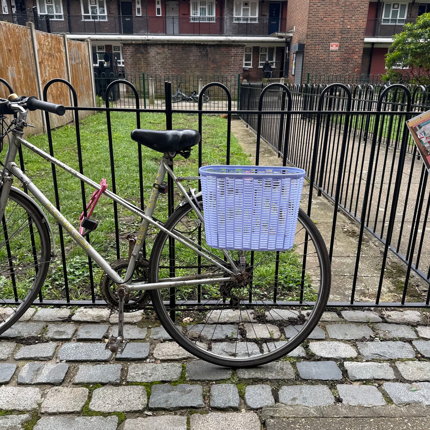 Bicycle pannier basket lilac