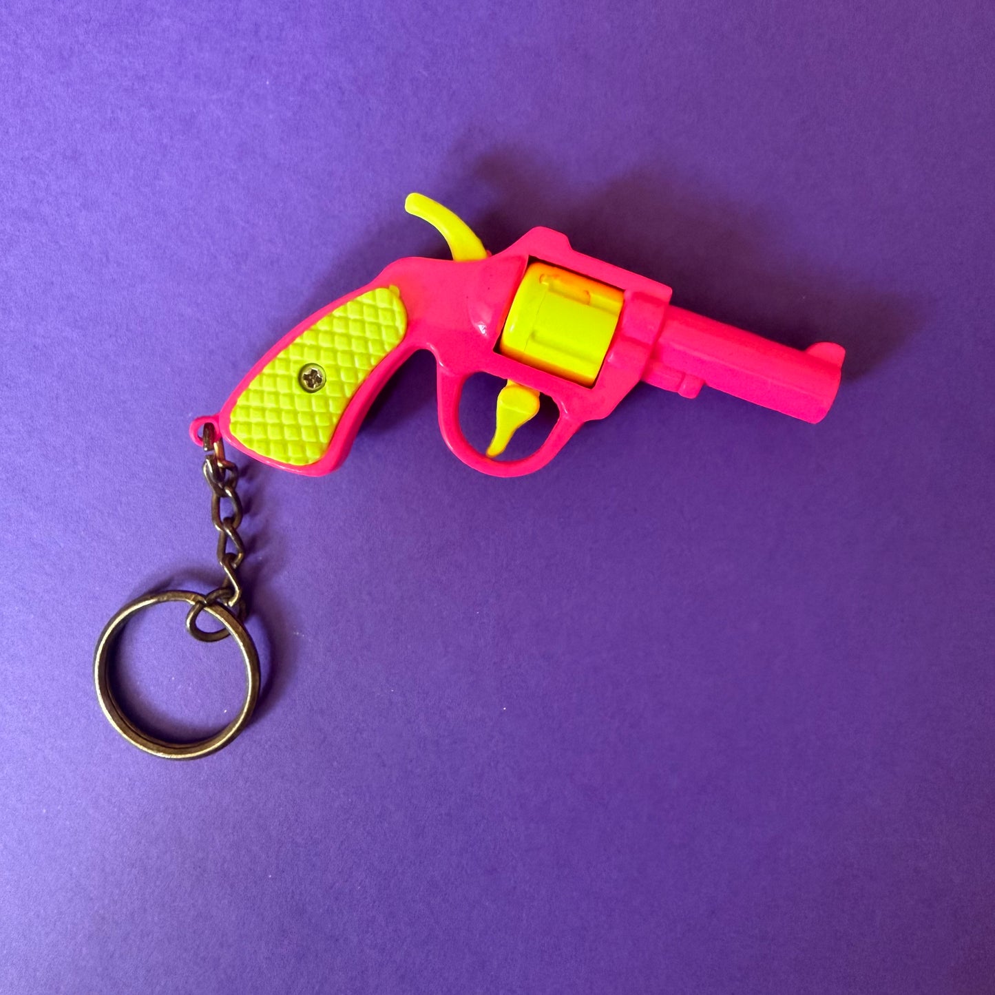Set of vintage pistols keyrings