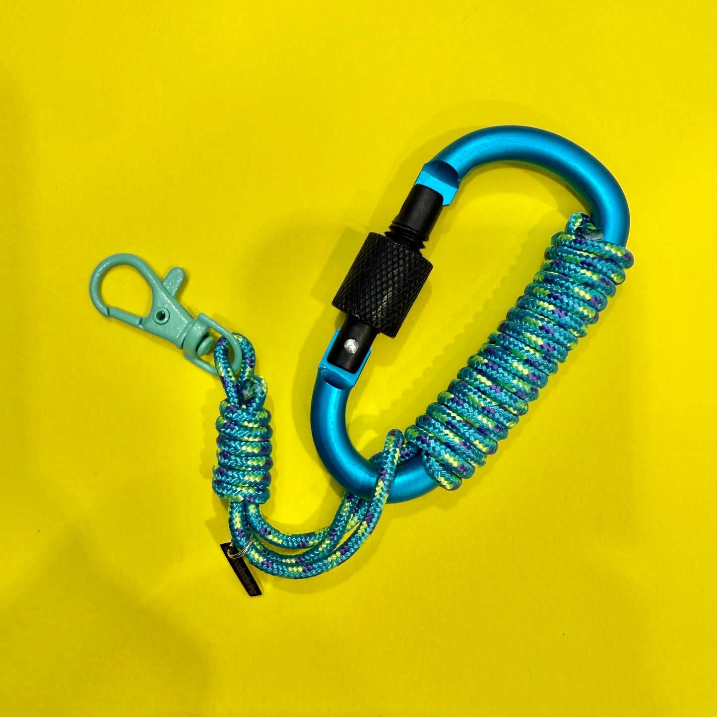 Paracord wrapped carabiner ocean