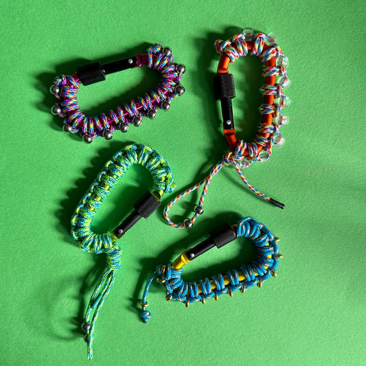 Paracord wrapped carabiner