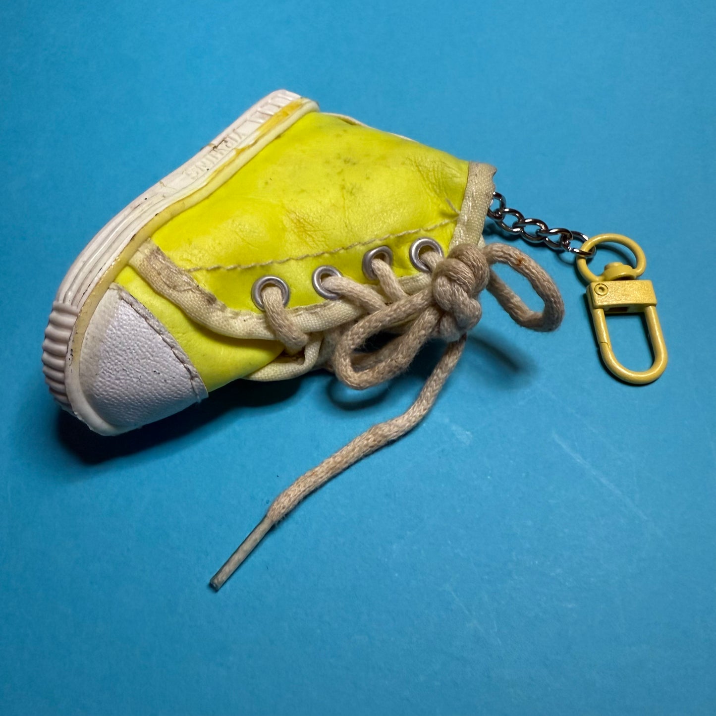 Neon vintage 80s yellow trainer keyring