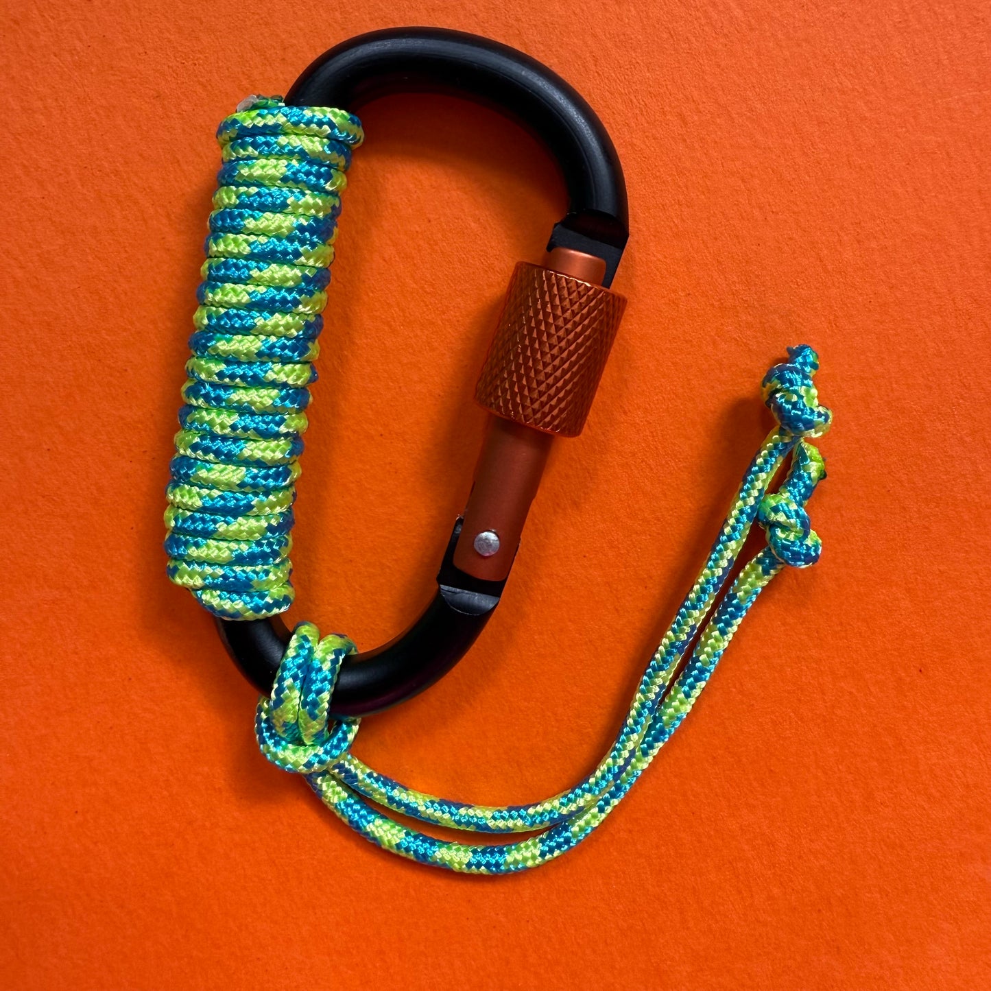 Paracord wrapped carabiner ocean