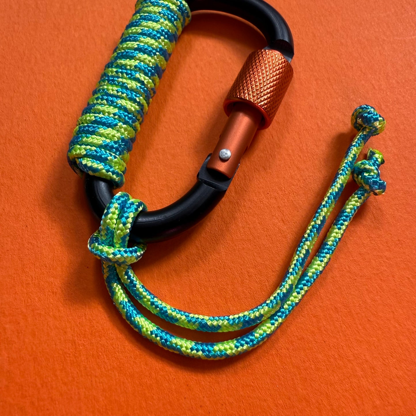 Paracord wrapped carabiner ocean