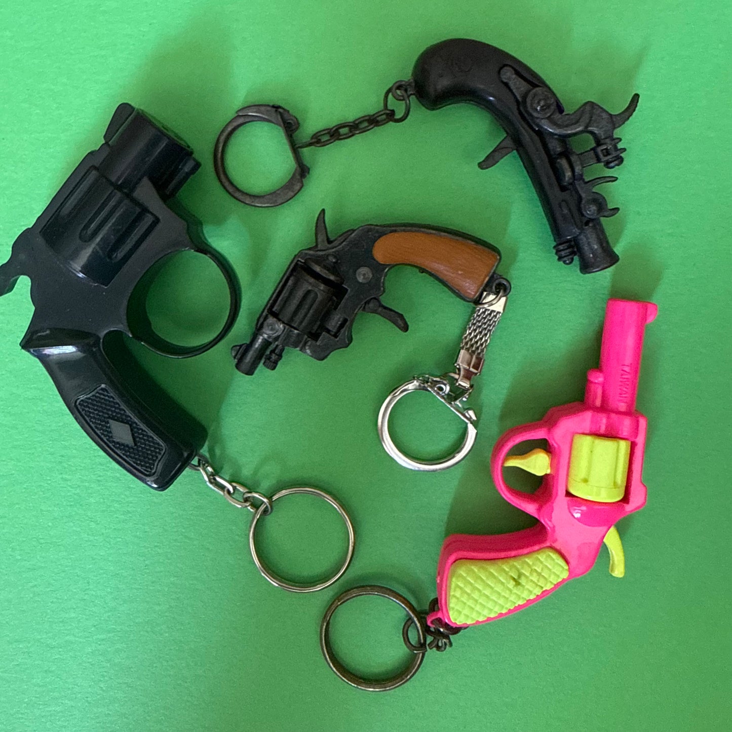 Set of vintage pistols keyrings