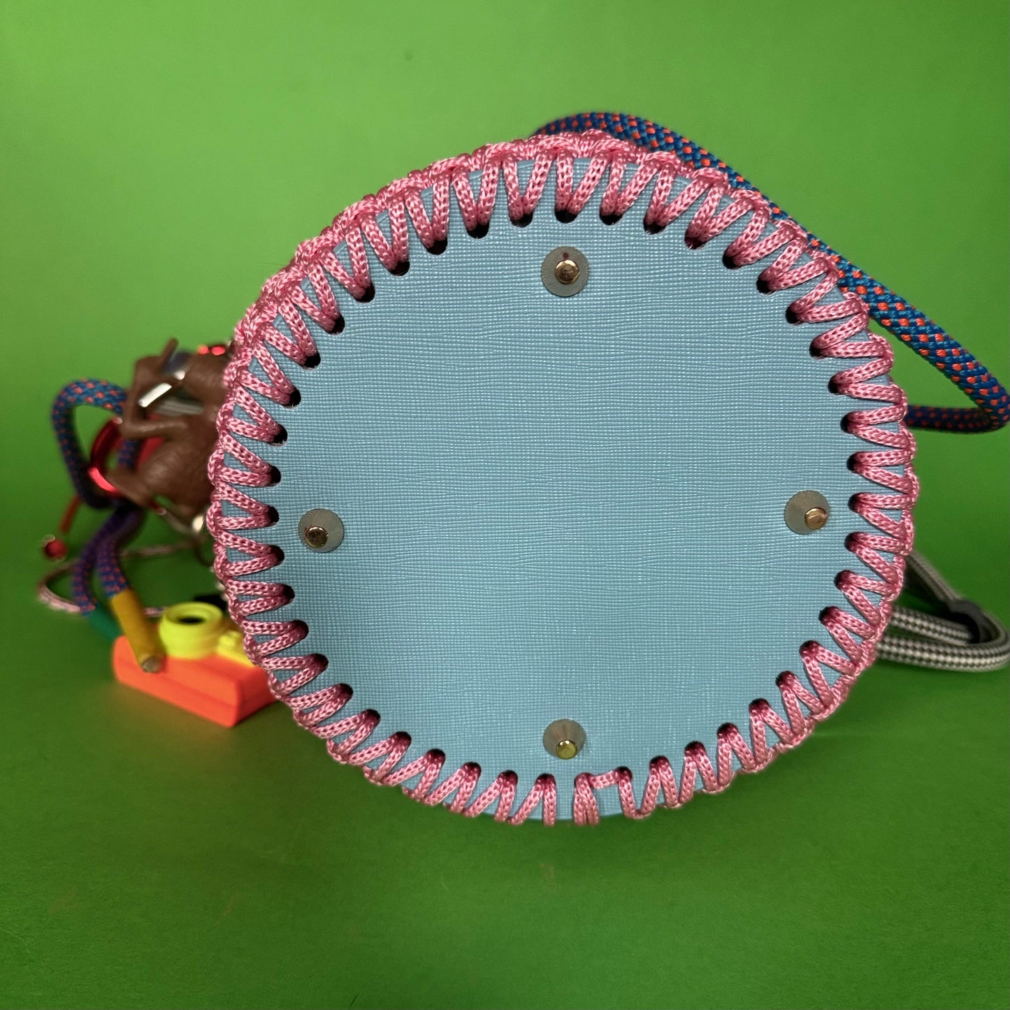 Crocheted bucket bag with keyring charms