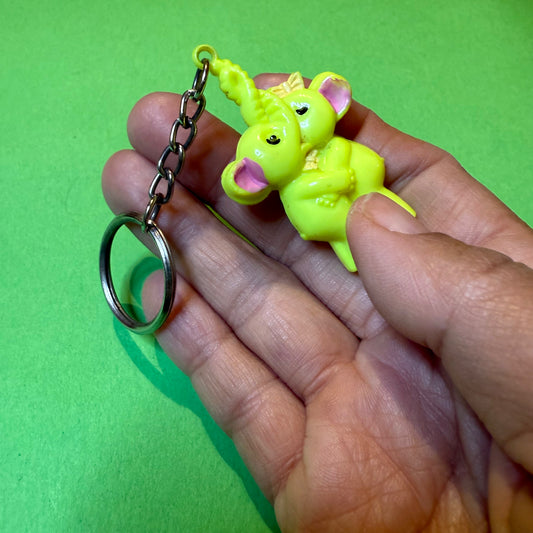Retro vintage 80s kissing elephants keyring