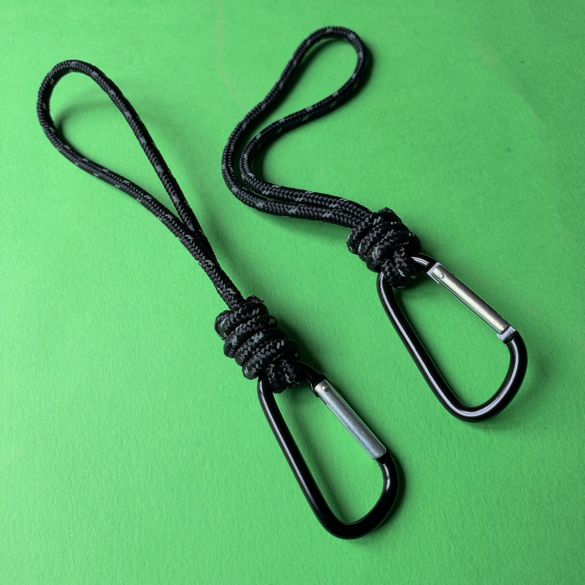 high-visibility-paracord-straps-for-wheelchair-bags